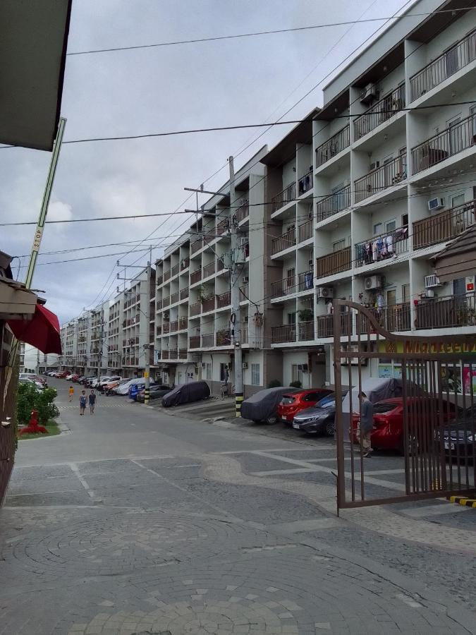 Emmanuel'S Service Apartment Near The Airport Manila Bagian luar foto