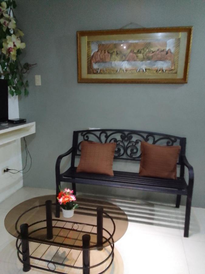 Emmanuel'S Service Apartment Near The Airport Manila Bagian luar foto