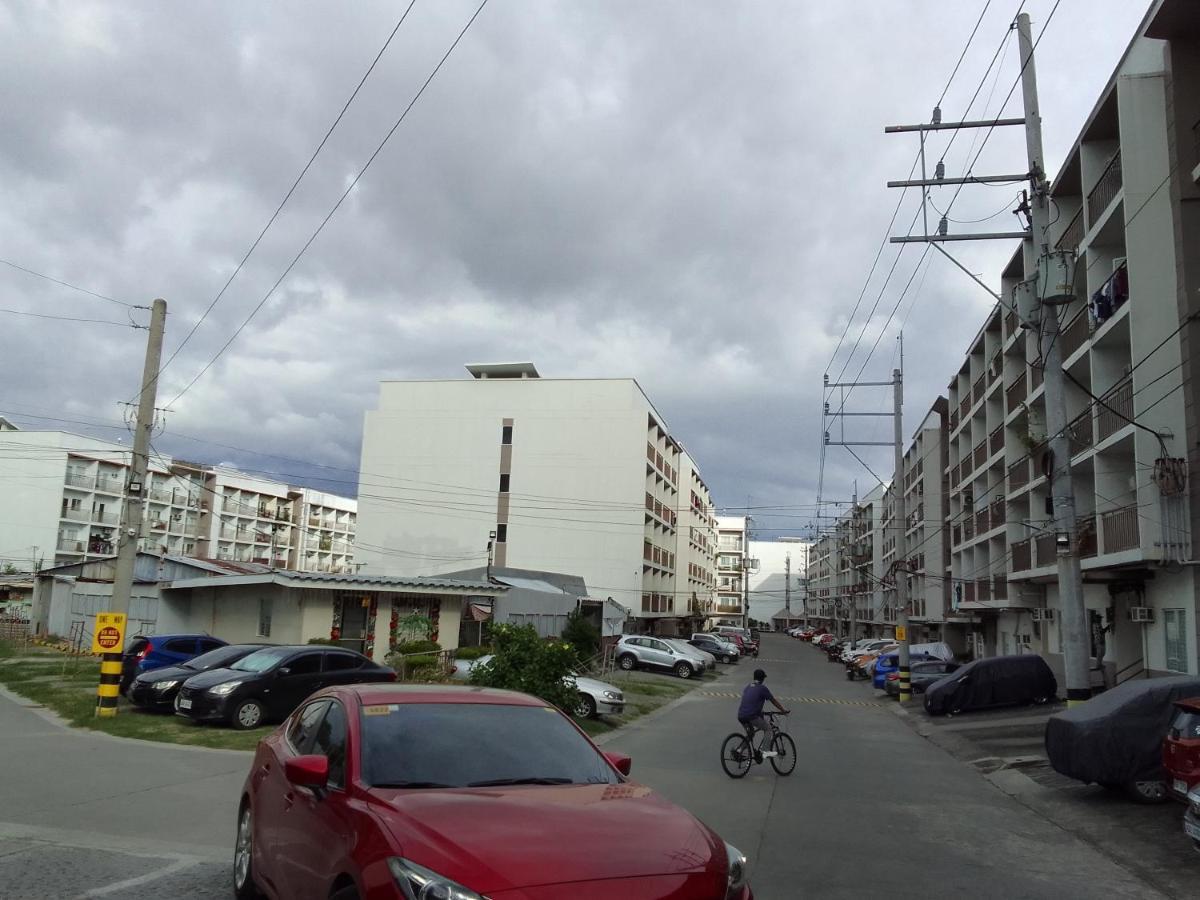 Emmanuel'S Service Apartment Near The Airport Manila Bagian luar foto