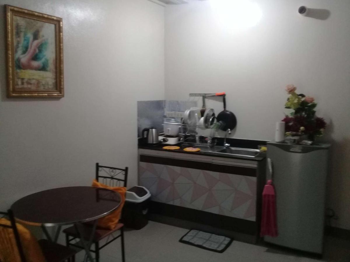 Emmanuel'S Service Apartment Near The Airport Manila Bagian luar foto